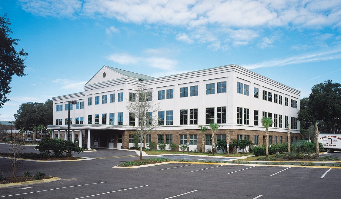 External view of the front of Beaufort Medical Plaza on the Beaufort Memorial main campus.