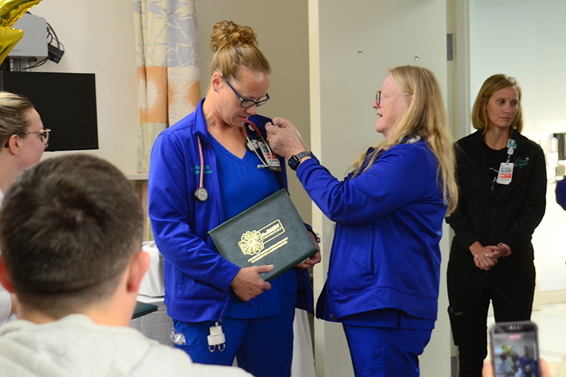 Julie Schott pins Allison Nold, RN after receiving a DAISY award on November 21, 2025